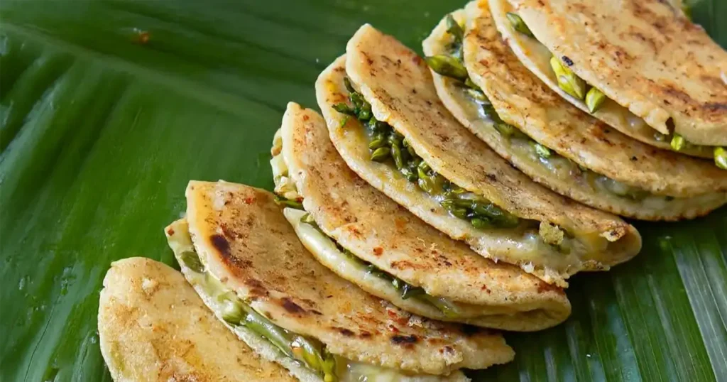 Tortillas con Loroco y Queso