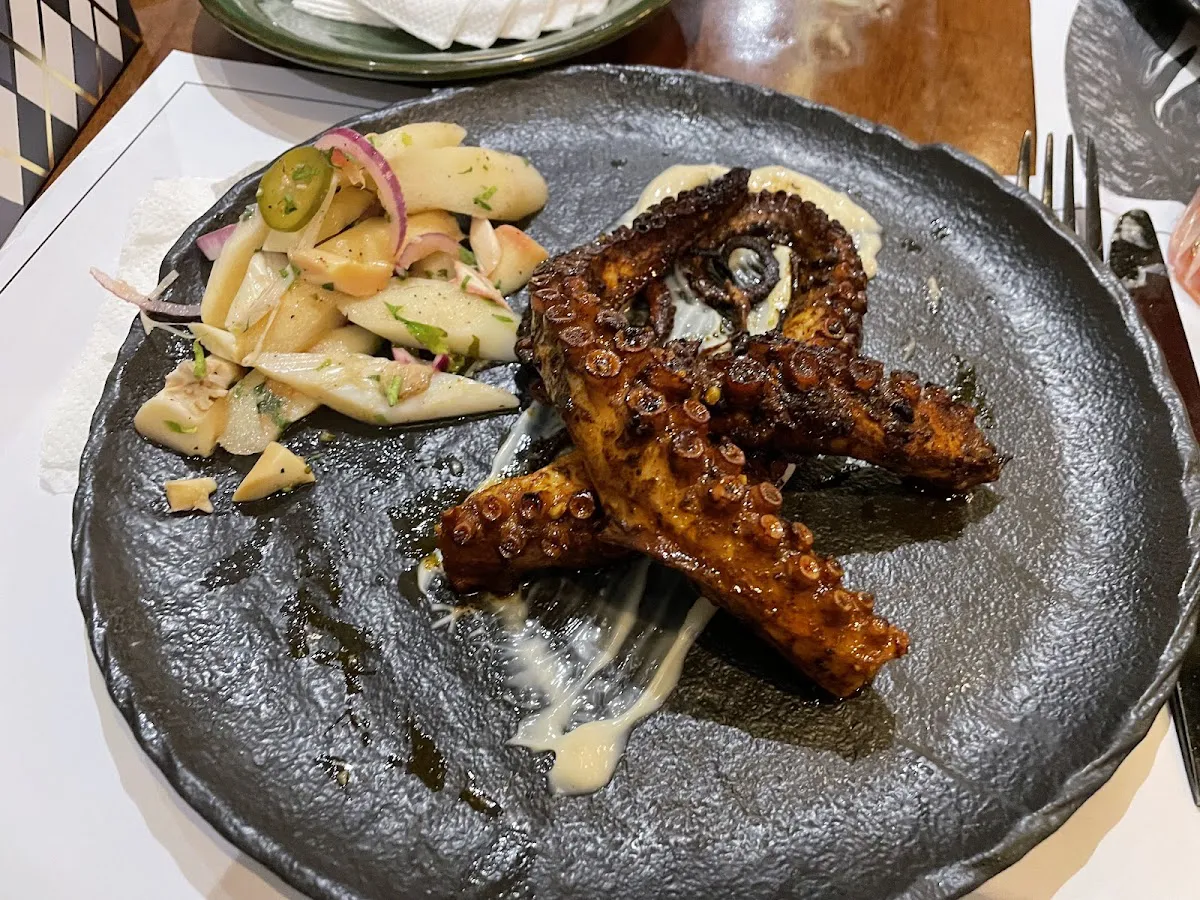 Experience Culinary Excellence at 6 12 Cocina & Vista - Ciudad de Guatemala, Guatemala - Photo 3