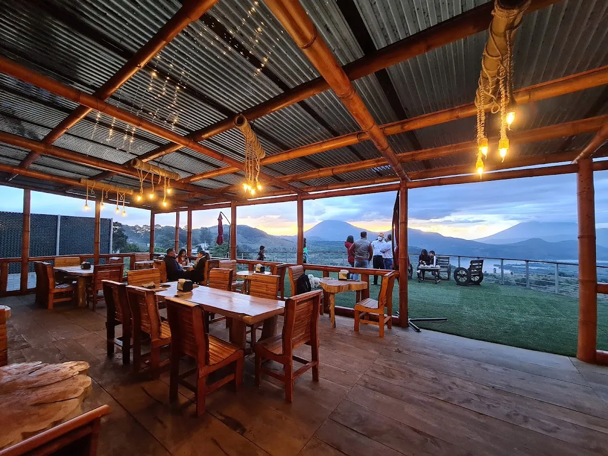 Restaurante El Bambú: Nature and Food Escape in Guatemala