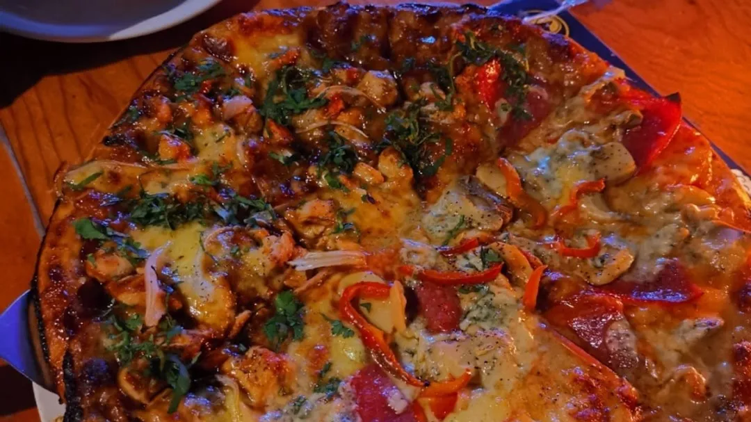 Discover Bar Salón Tecún Restaurante Pizza Bar Lounge Xela - Quetzaltenango, Quetzaltenango - Photo 2