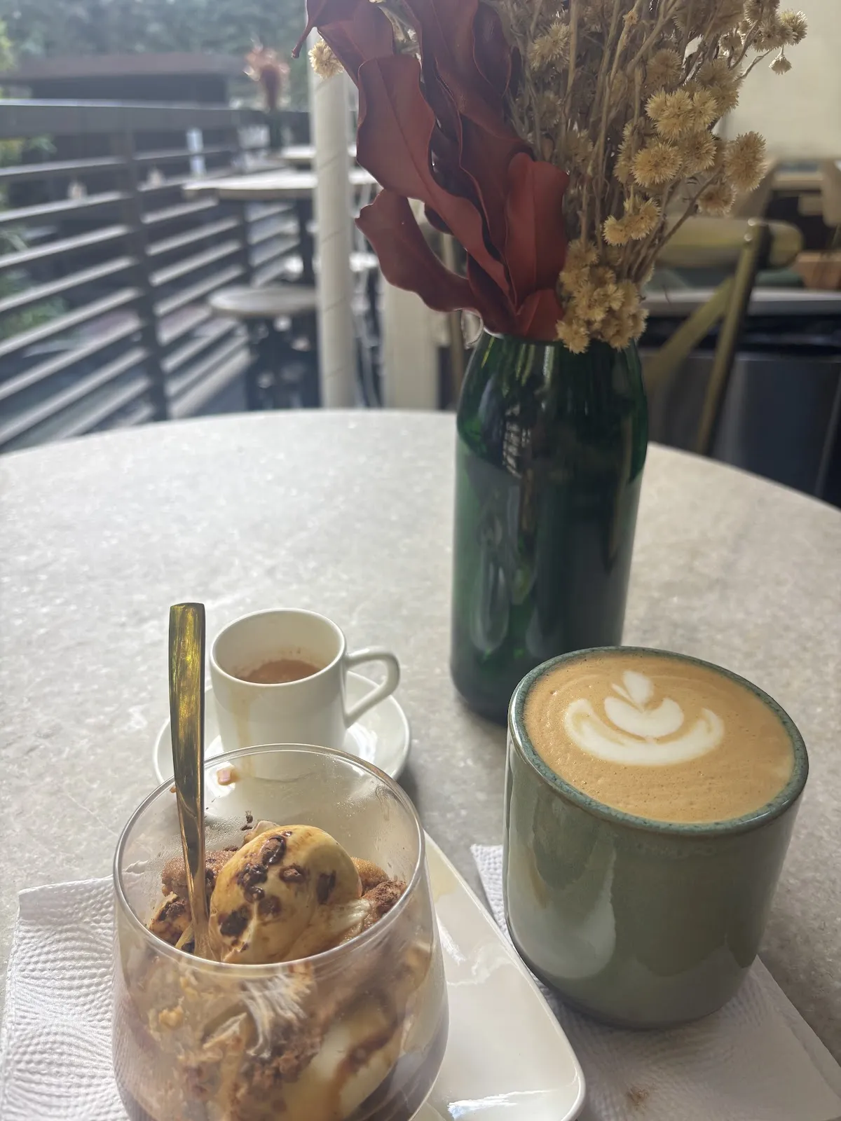 Café Atrio: Chill Vibes y Deliciosos Postres en Guatemala