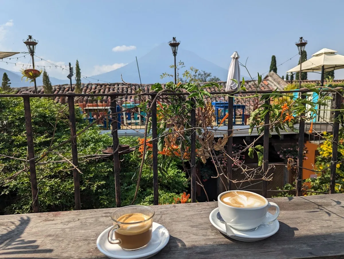 Drink or dessert presentation at Cafeteria Estudio: Un Legado de Sabor en Antigua - Cafetería Estudio: Un Legado de Sabor en Antigua - Gastronomía