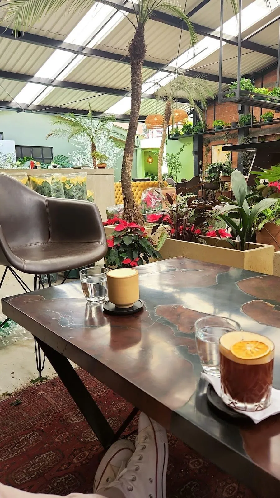 Cafeteria Guatemalteca: Chill Vibes en Entre Volcanes