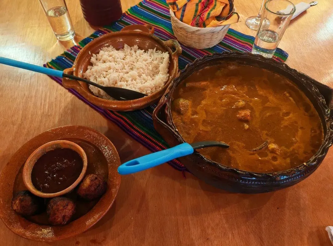 Cerrito del Carmen Restaurante: Sabor y Vistas en Antigua