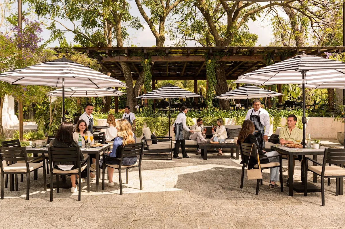 Clios Antigua: Sabor Mediterráneo en el Corazón de Guatemala