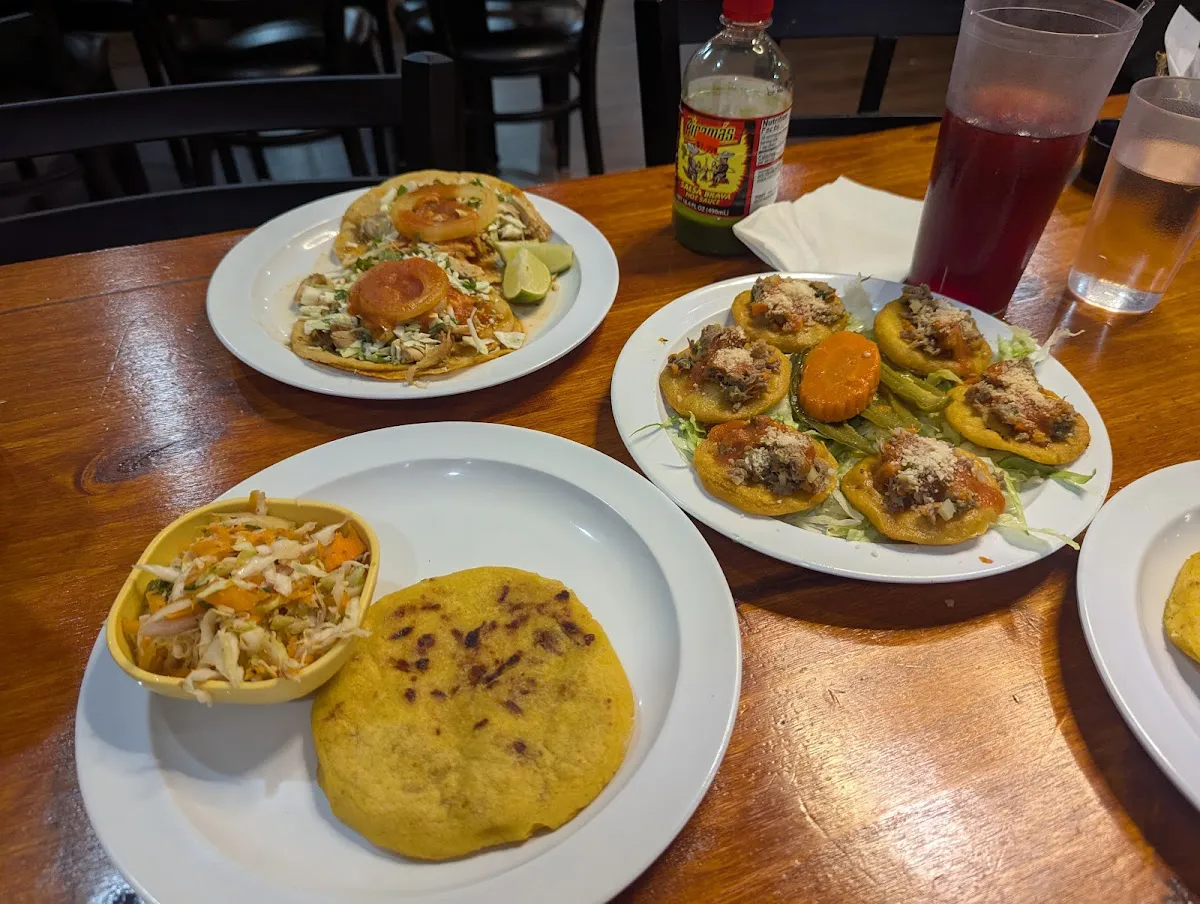 Discover El Quetzal Guatemalan Restaurant in Chicago - Chicago, Illinois - Photo 3