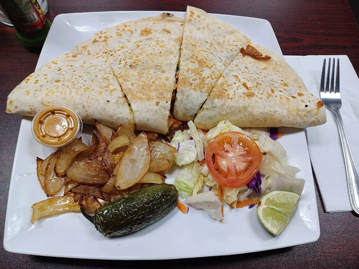 Experience Authentic Flavors at La Estancia Comida Guatemalteca - Kent, Washington - Photo 3