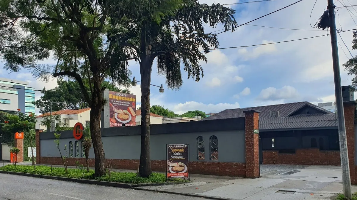 Experience Authentic Flavors at Nais Plaza - Ciudad de Guatemala, Guatemala - Photo 3