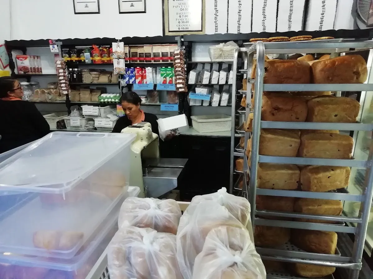 Dona Luisa Xicotencatl: La Panaderia Antigua Must-Try!