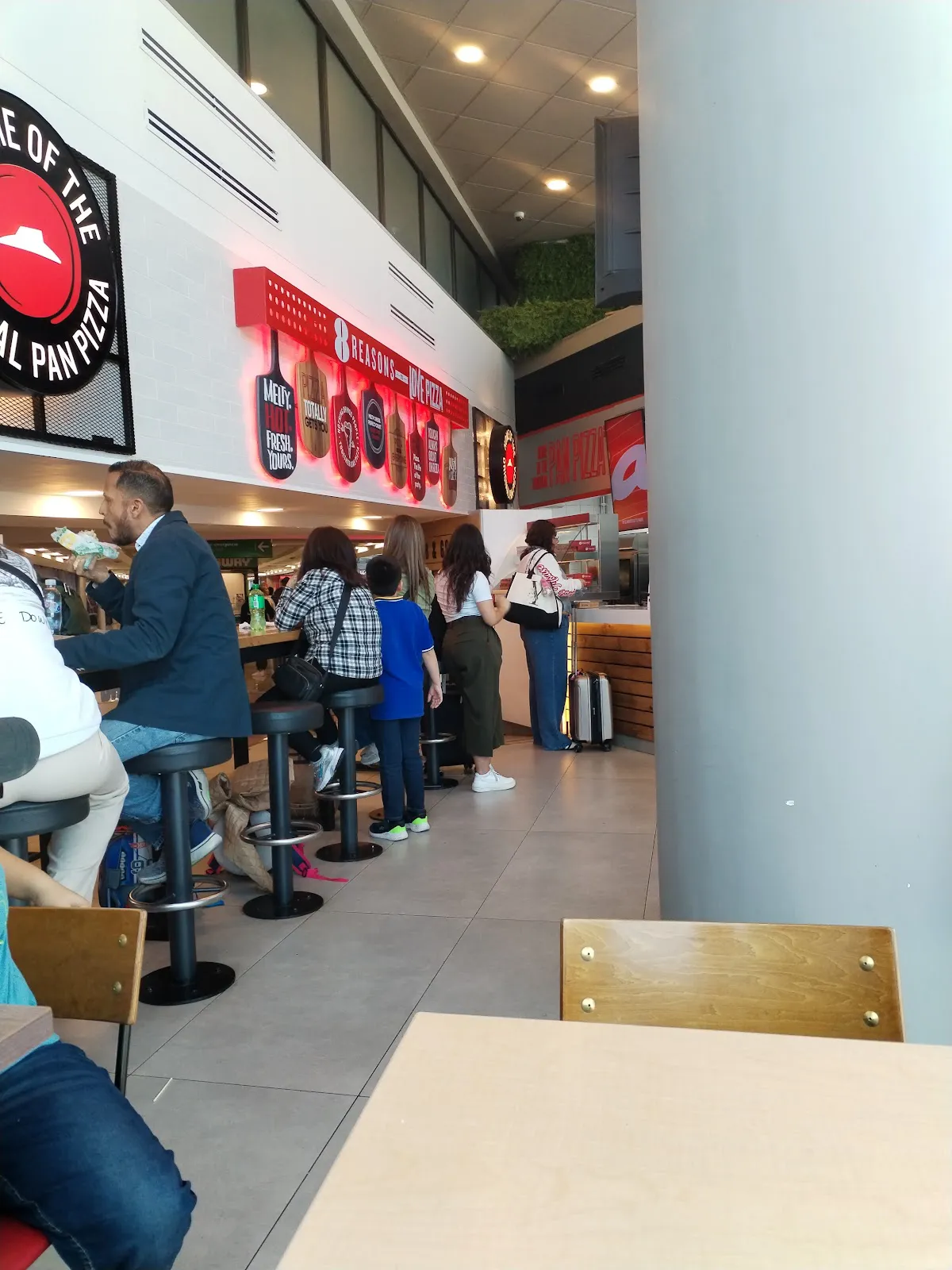 Delicious Bites at PIZZA HUT AEROPUERTO - AEROPUERTO, Guatemala - Photo 3