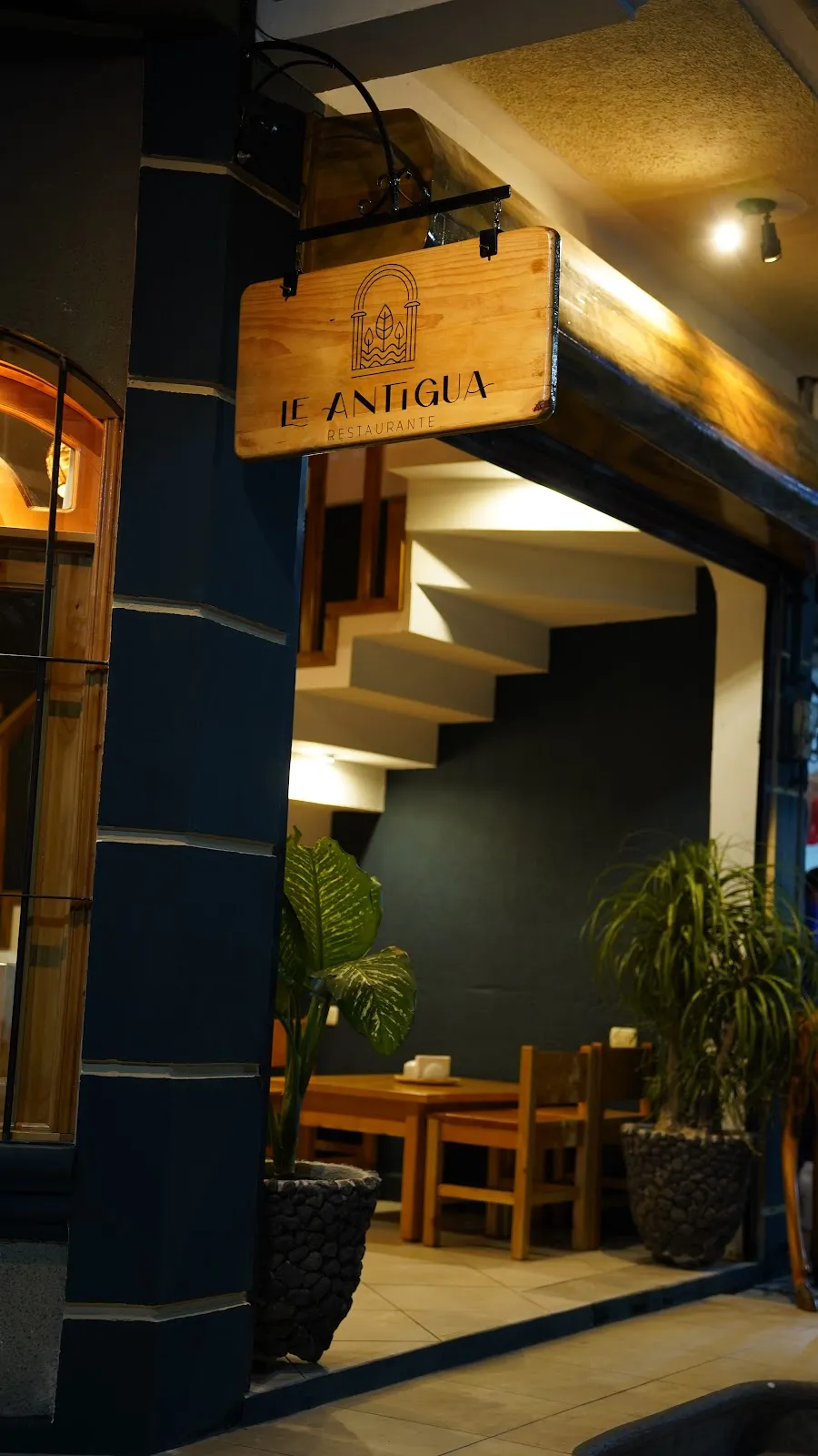 Atitlán Restaurante: Comida Deliciosa con Vista al Lago