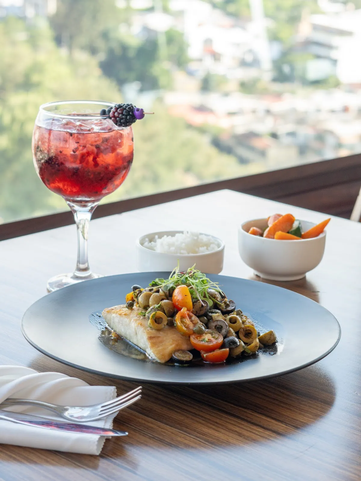 Experience the Magic at Restaurante Giratorio Vista Quince - Ciudad de Guatemala, Guatemala - Photo 2