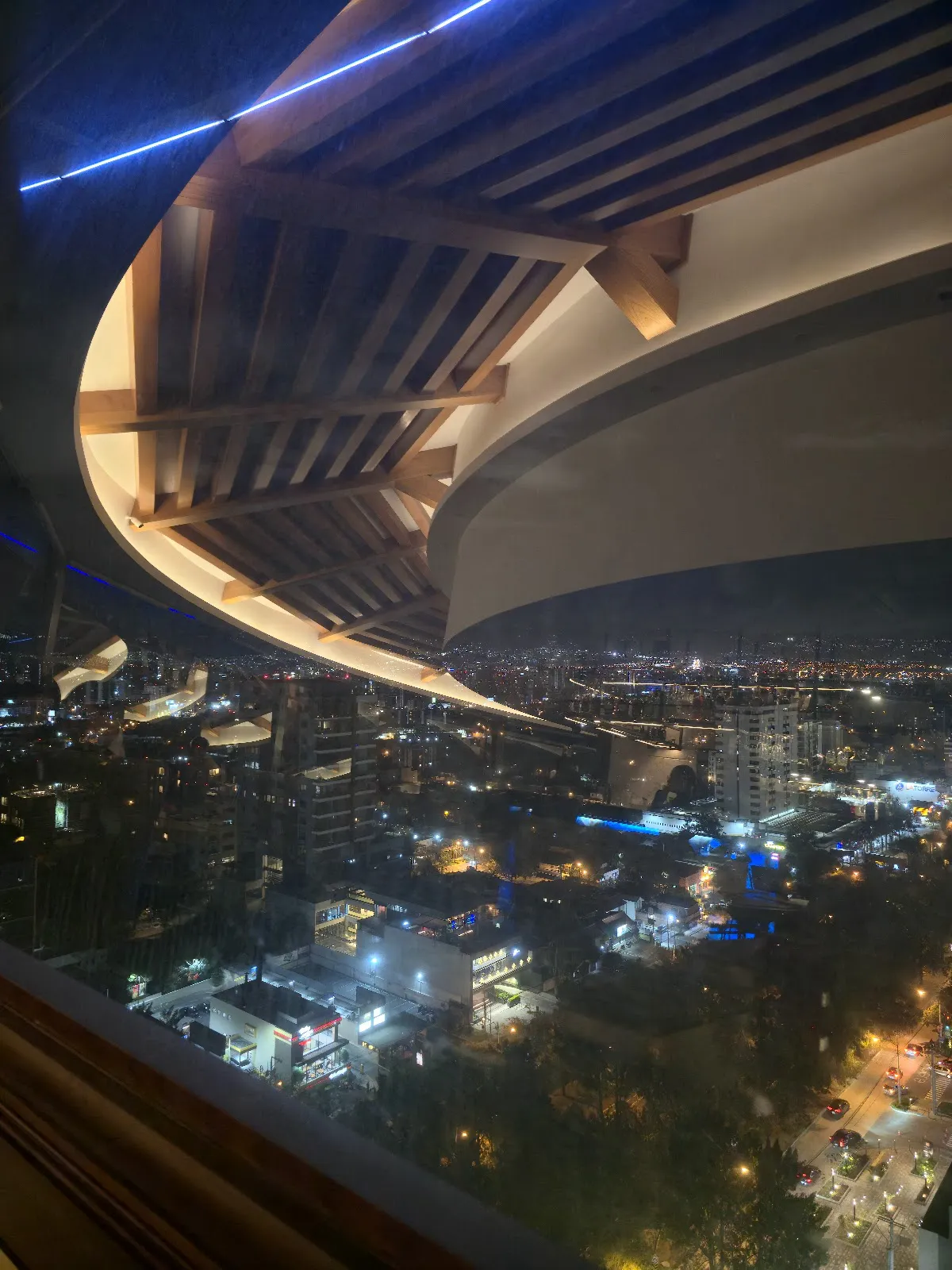 Experience the Magic at Restaurante Giratorio Vista Quince - Ciudad de Guatemala, Guatemala - Photo 3