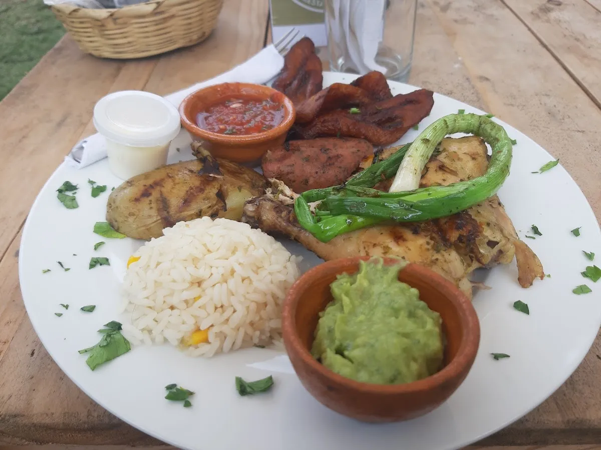 Restaurante La Quinta: Chill Spot with Tasty Comida!