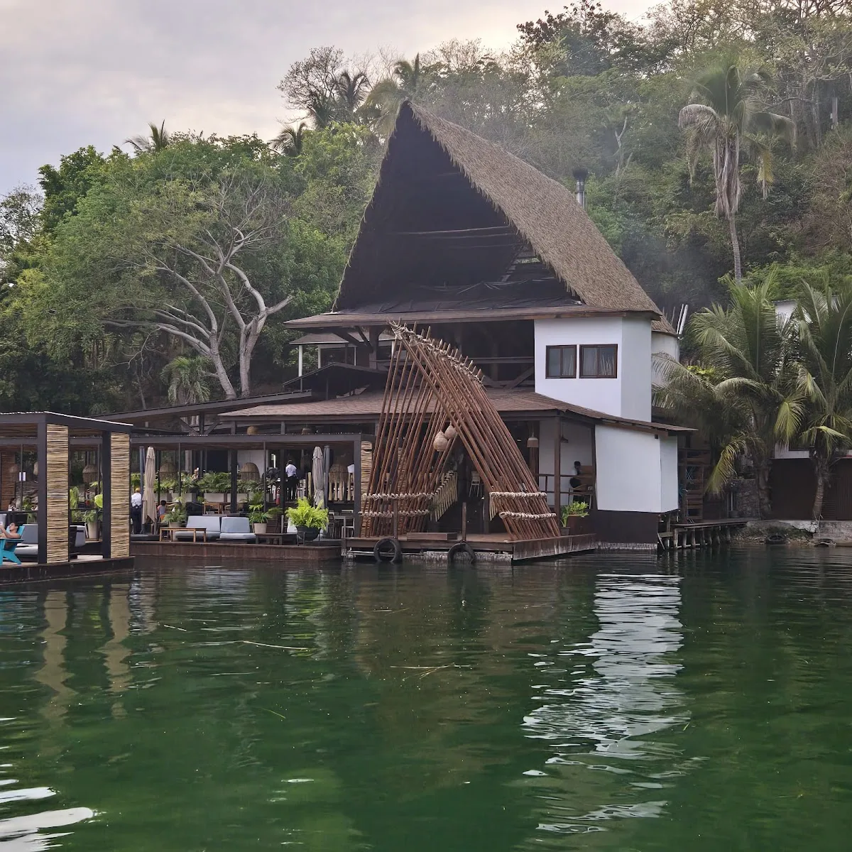 Experience Culinary Bliss at Restaurante Raíces del Lago - Guatemala, Petén - Photo 4