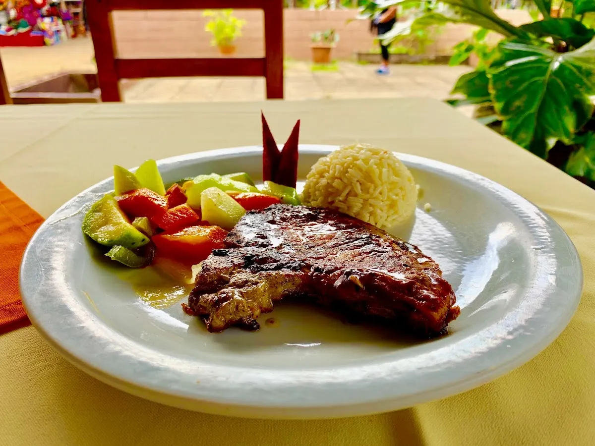 Delicioso Restaurante Tikal: Gourmet Menu en la Naturaleza