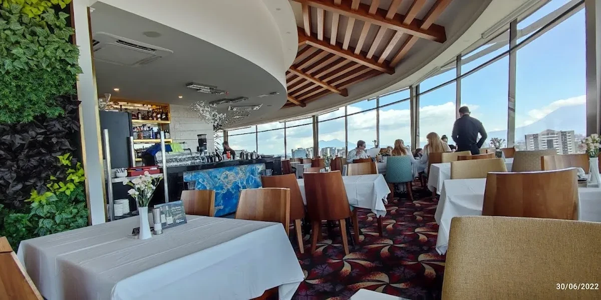 Experience Vista Quince: El Restaurant Giratorio en Guatemala