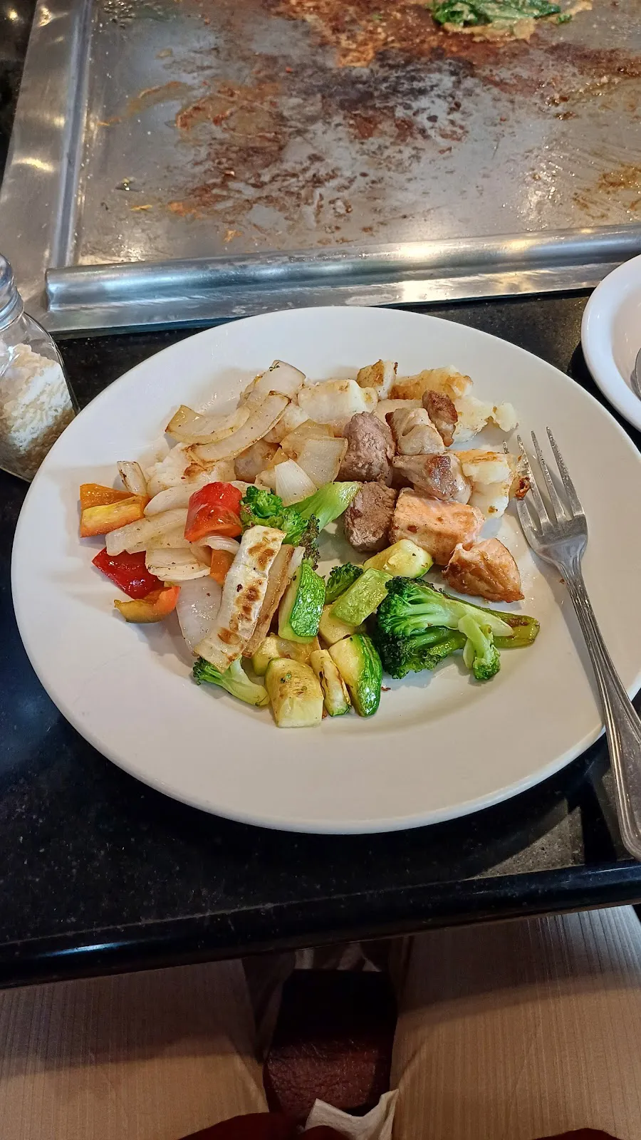 Experience Teppanyaki: Unique Dining in Guatemala - Ciudad de Guatemala, Guatemala - Photo 3