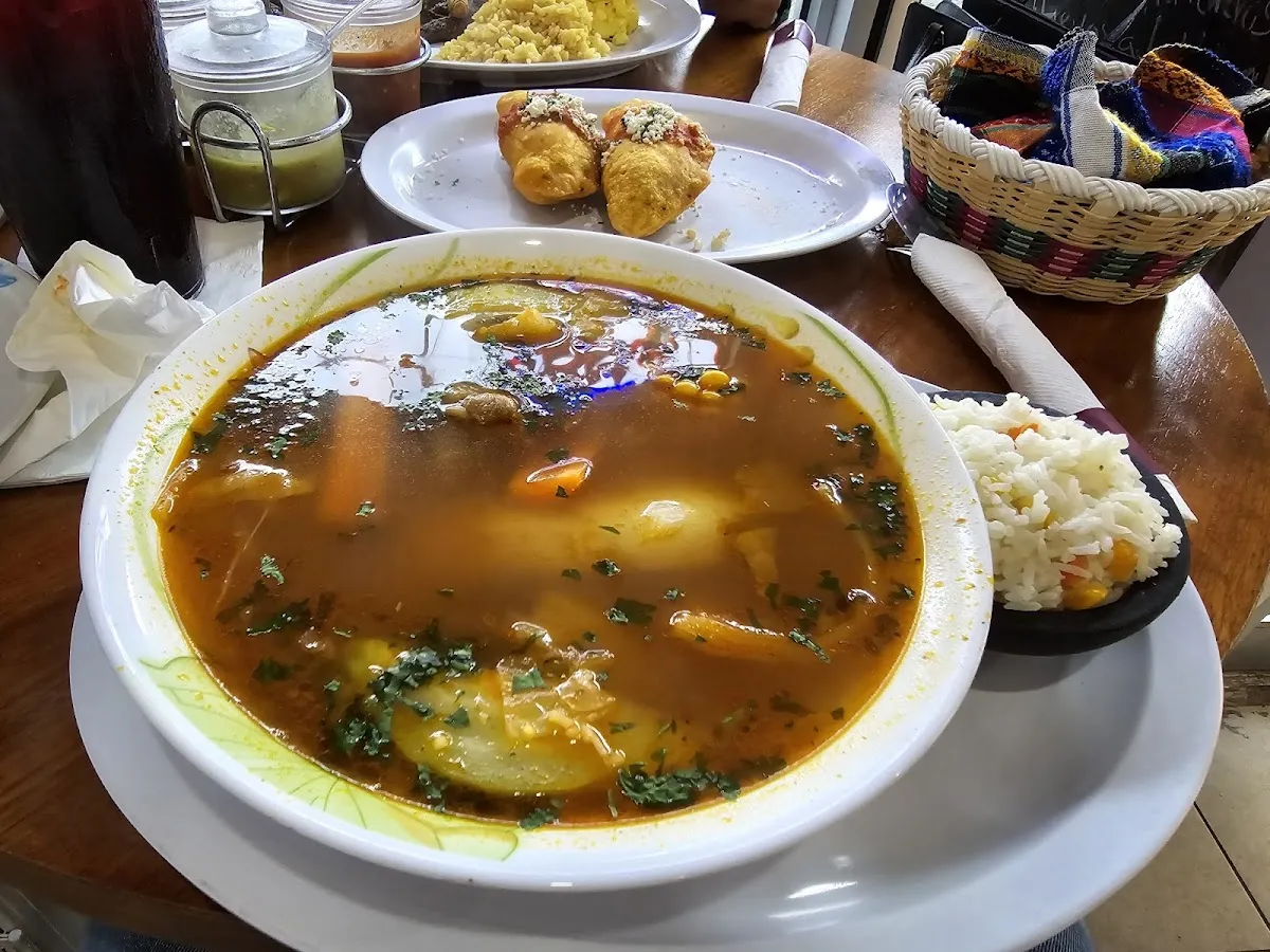 Sabor Guatemalteco en Restaurante Xelajú: Panadería y Más!