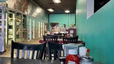 Restaurante Cafe & Restaurant Chapines en Fairbanks