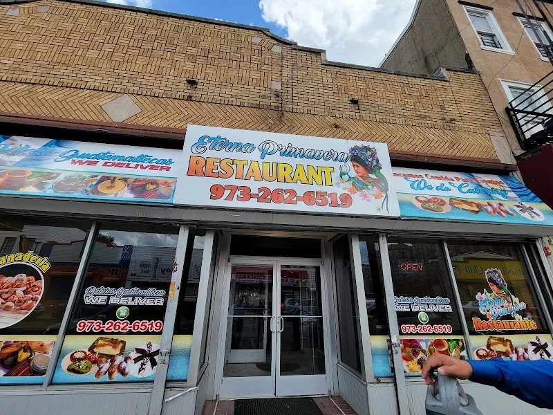 Restaurante Eterna Primavera Restaurant en Paterson