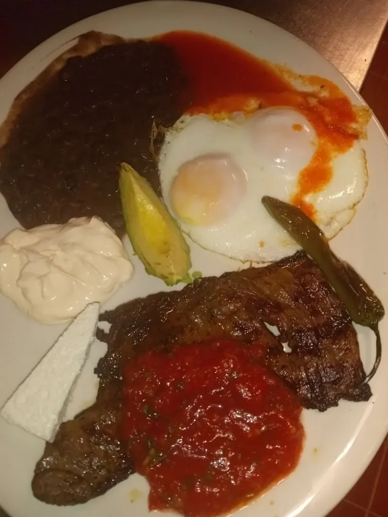 Restaurante La Estancia LLC restaurante con auténtico sabor Guatemalteco en Missoula