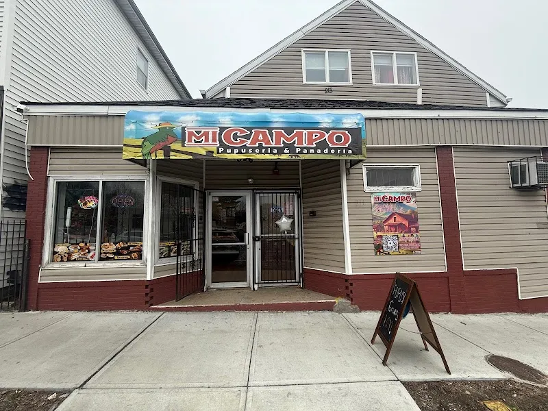 Restaurante Mi Campo Pupusería y Panadería en Warwick