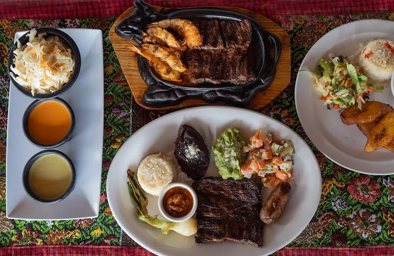 BryAnna's Restaurant & Bar Guatemalan - Salvadoran Cuisine en Milwaukee, Wisconsin