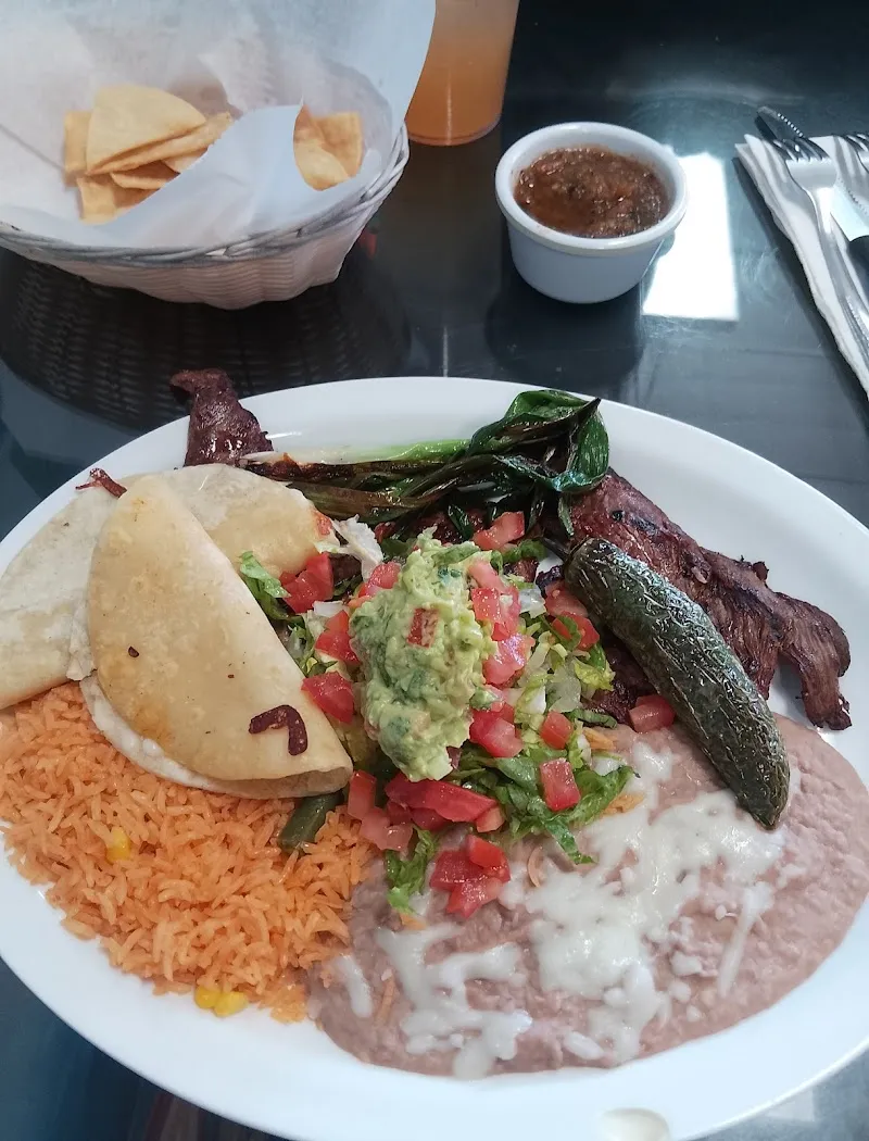 Interior de Chapin & Mex Restaurant