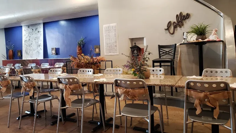 Interior de D'Road Cafe welcomes you to our Latin Home cooking style
