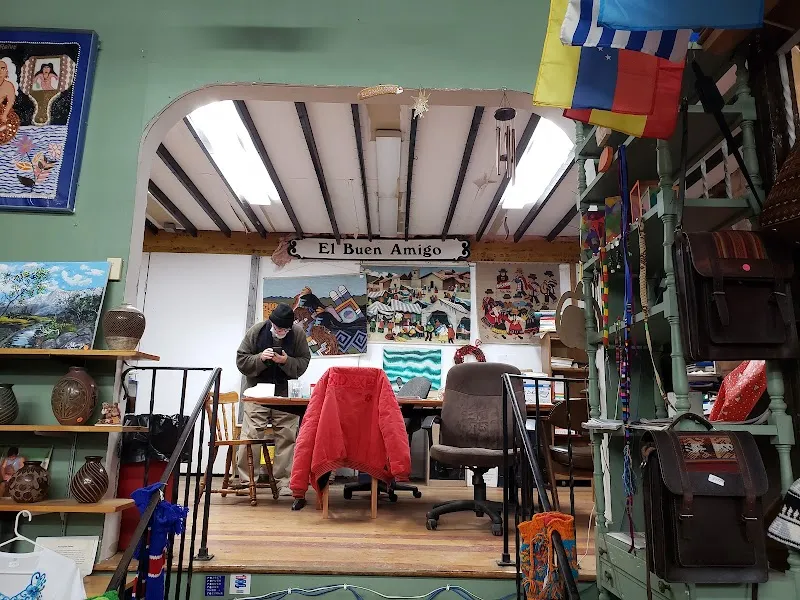 Interior de El Buen Amigo Latin American Novelties and Spanish Language