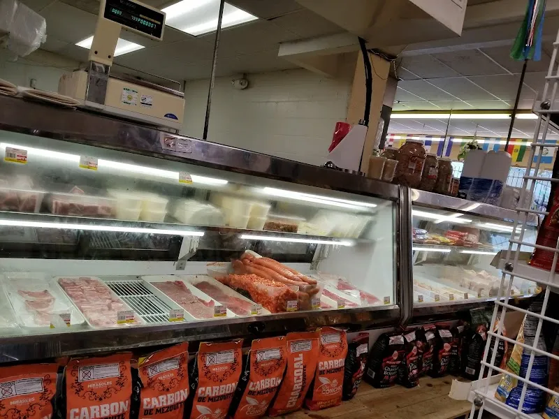 Interior de El Carnaval Latin Food Store