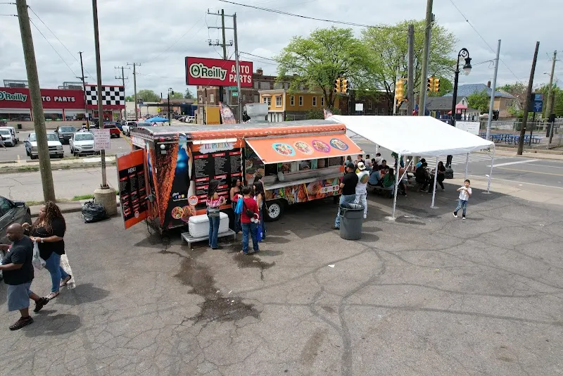 Interior de El Parian 1 taco truck
