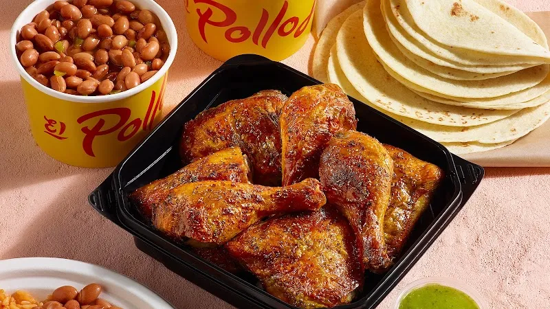 Interior de El Pollo Loco