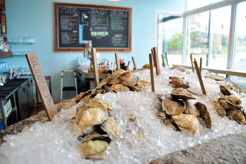 Interior de Eventide Oyster Co.