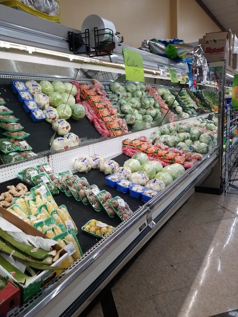 Interior de George's International Market