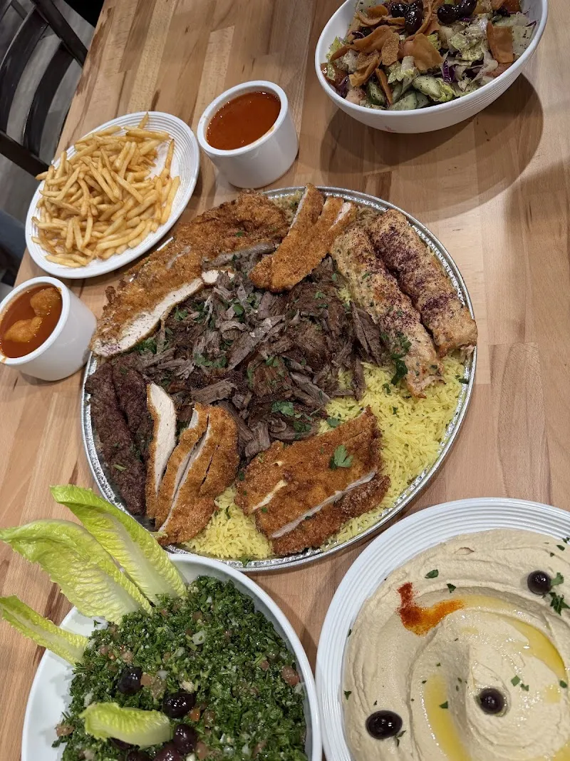 Interior de Habibi Mediterranean Cuisine