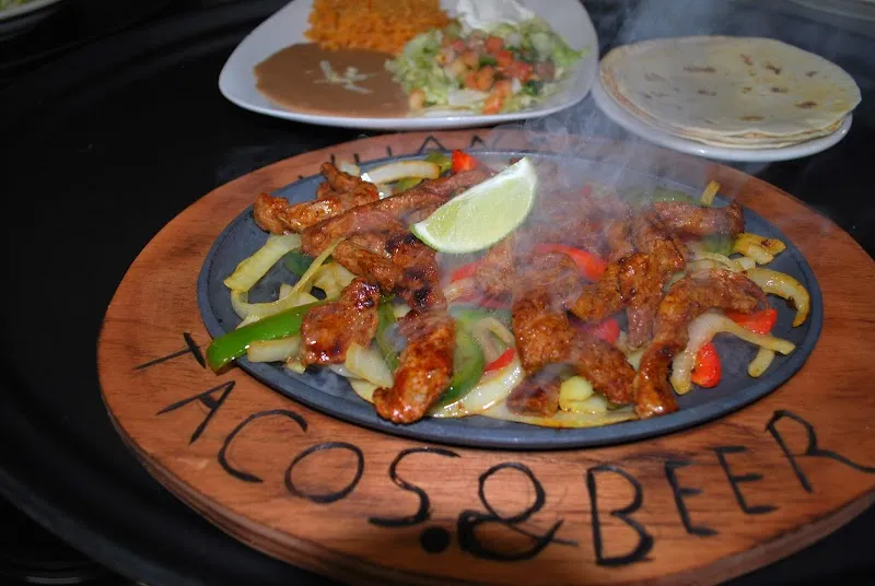 Interior de Juan’s Tacos and Beer