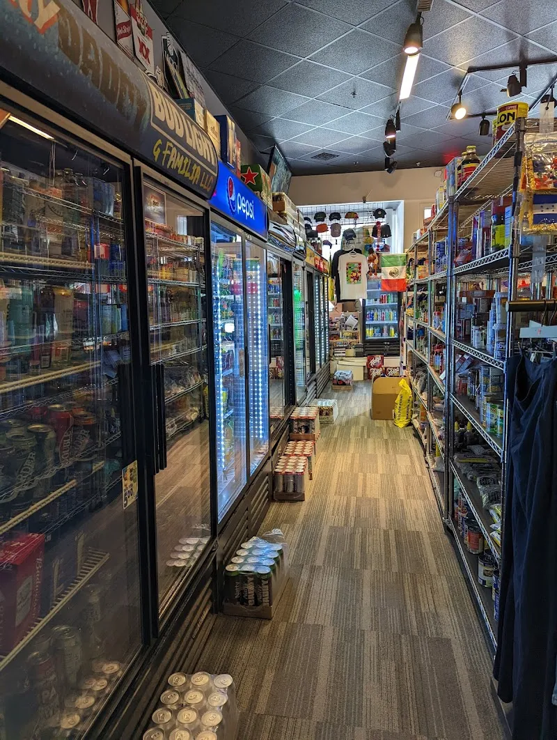 Interior de La Bodega Latina Grocery Store