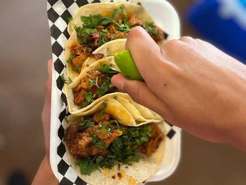 Interior de Los Gallitos Taqueria