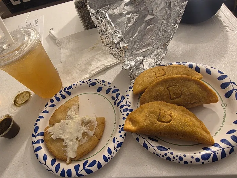 Interior de Mami's Empanadas