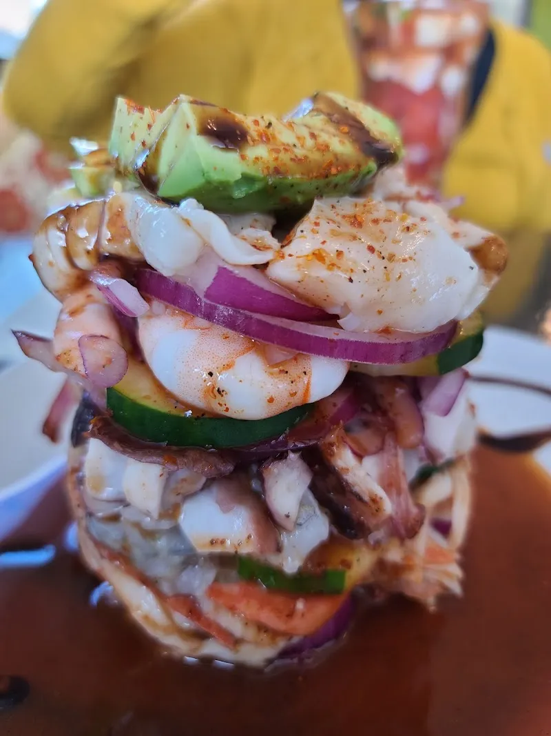 Interior de Mariscos La Yesca