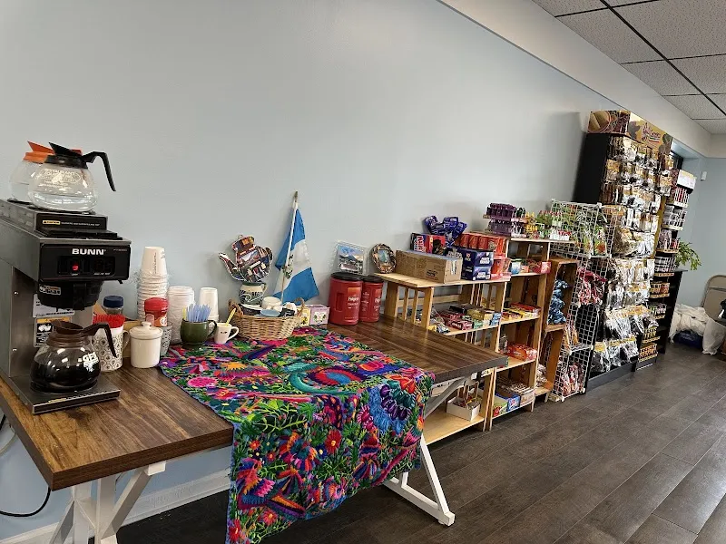 Interior de Mi Bella Guatemala Store