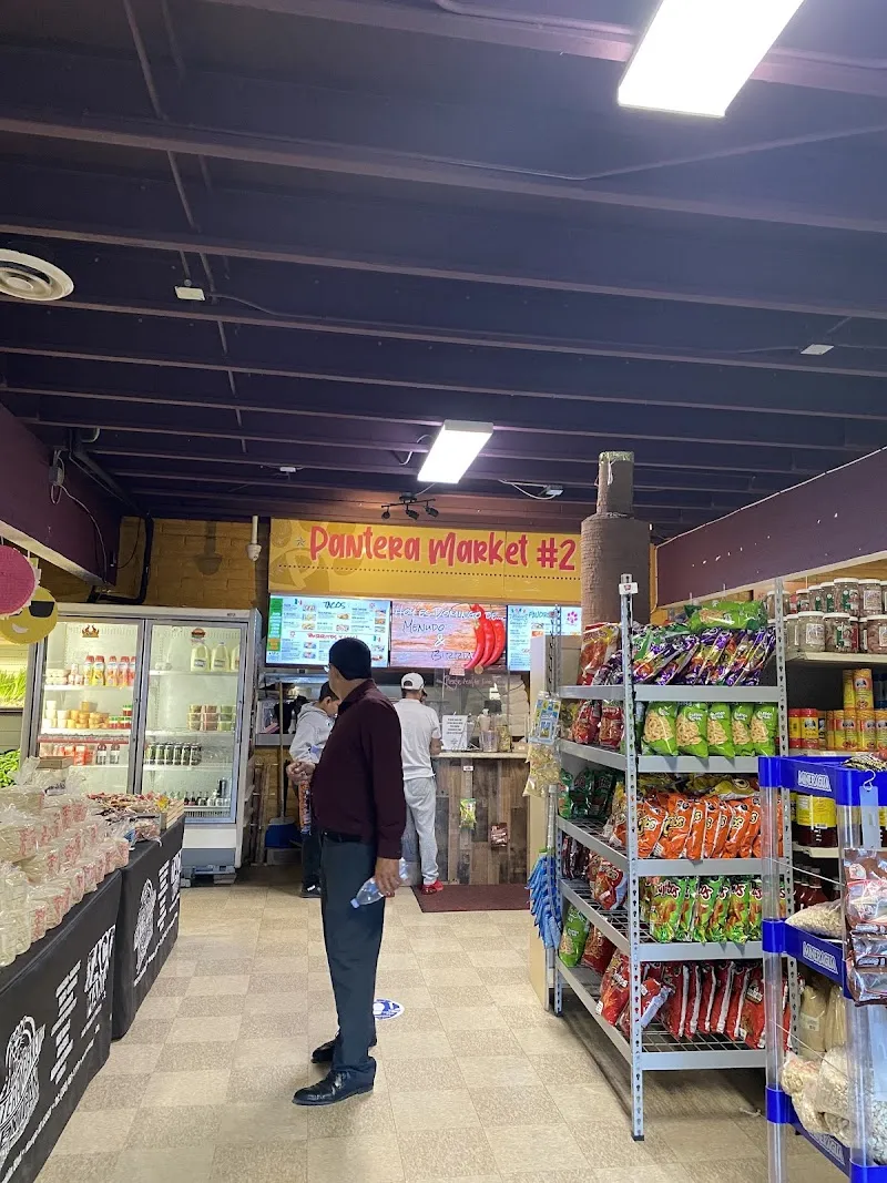 Interior de Pantera Market #2