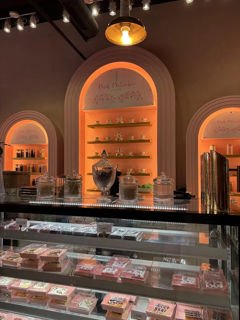 Interior de Pink Pistachio Cafe