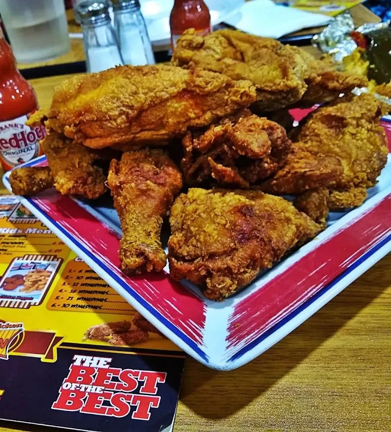 Interior de Pollo Chapin