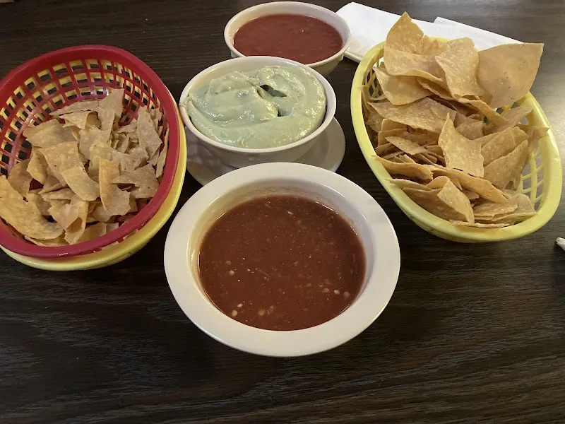 Interior de Polly's La Mesa Inc