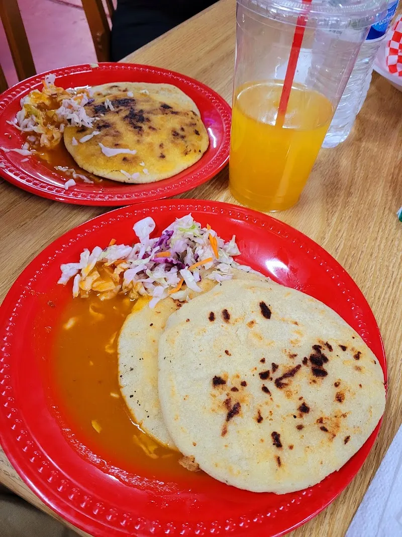 Interior de Ricas Pupusas