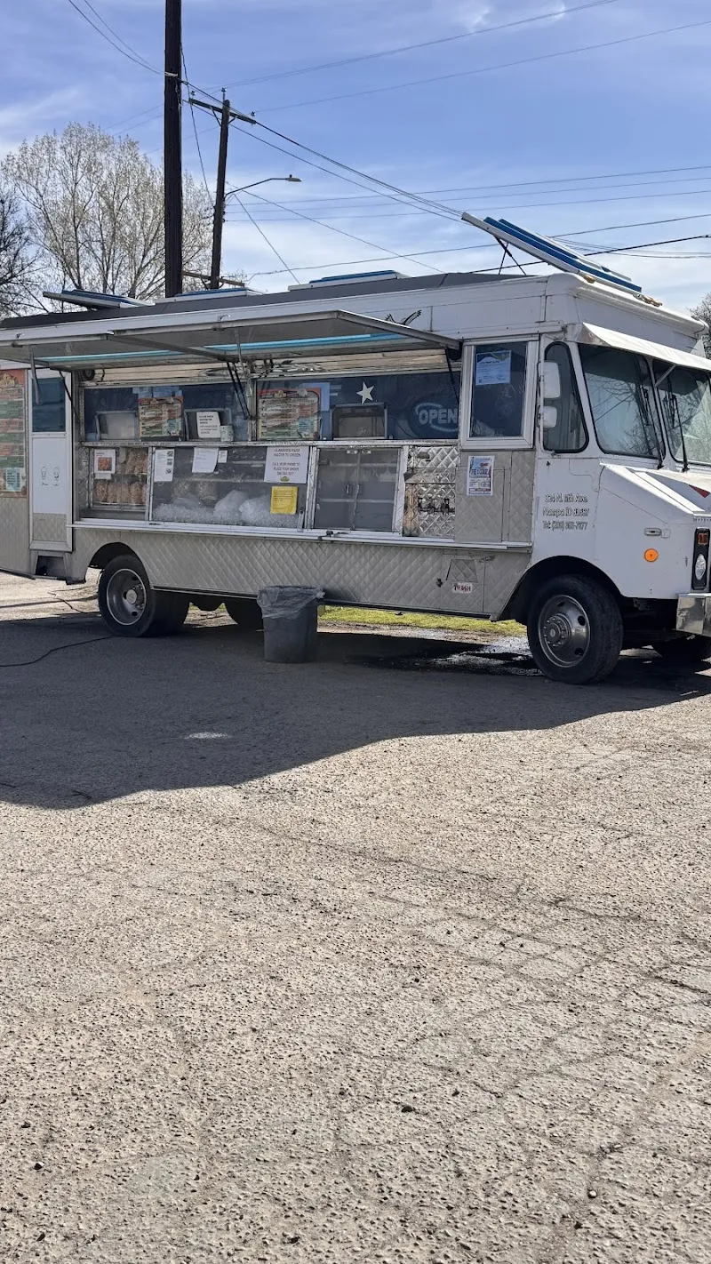 Interior de Tacos Aguililla Food Truck