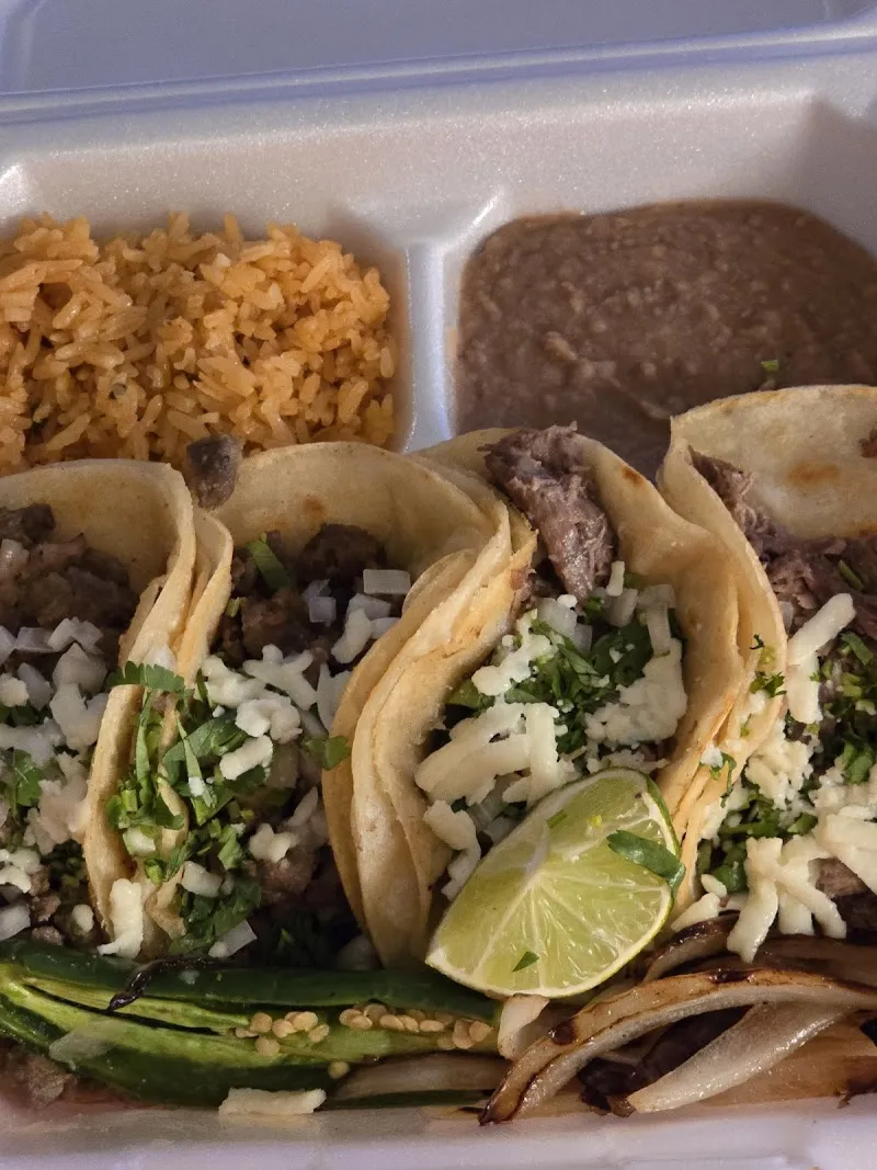 Interior de Tacos Mi Pueblo